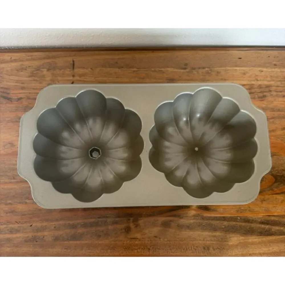 Nordic Ware the Great Pumpkin Cake Mold Pan Autumn/Fall Harvest, 10-Cup Capacity
